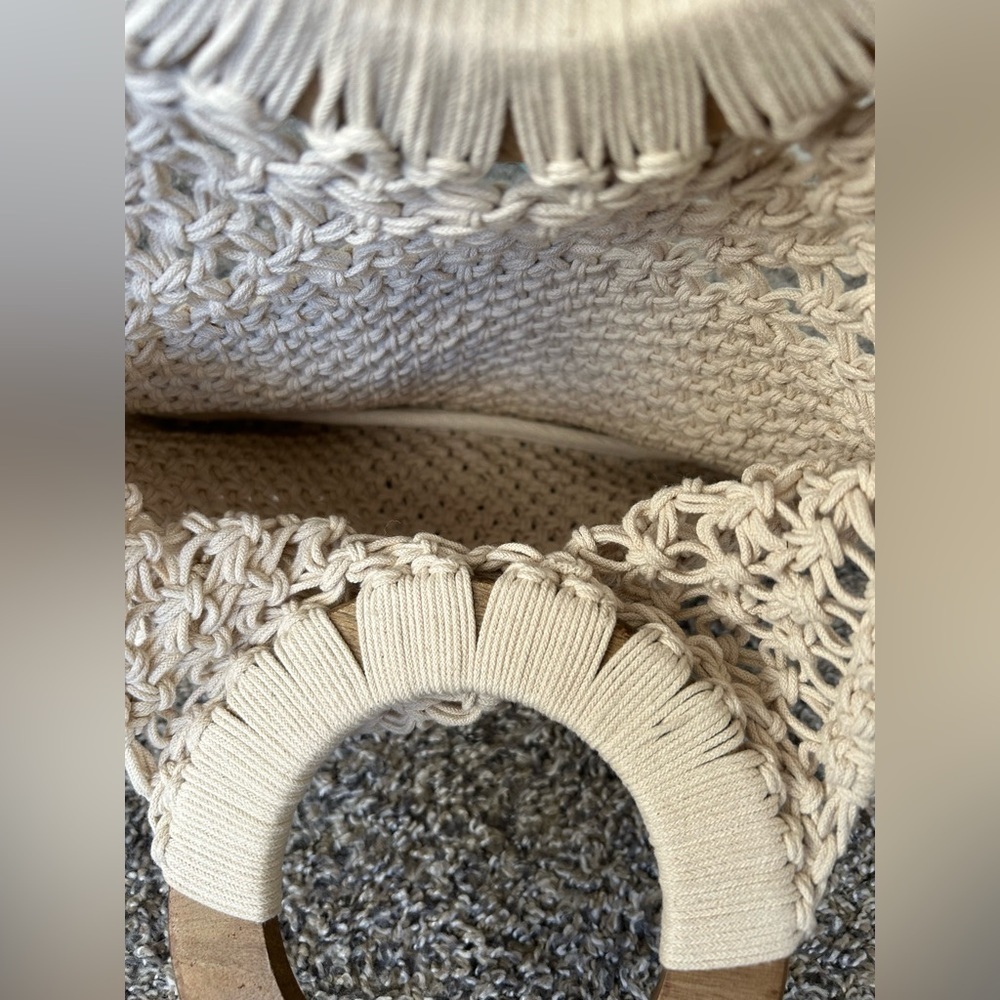 5/$25 Quality designed macrame round wooden handled Boho purse - Picture 2 of 8